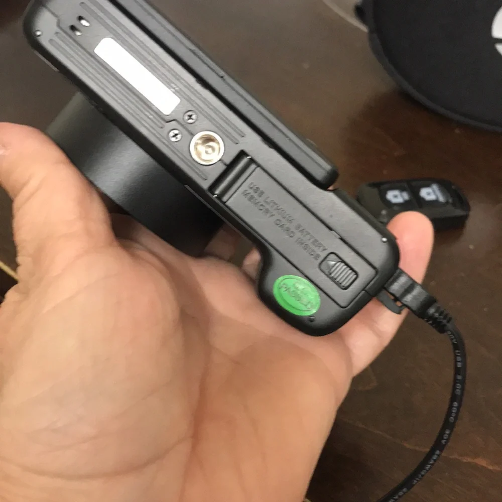 Very lightly used CMOS digital zoom lens camera